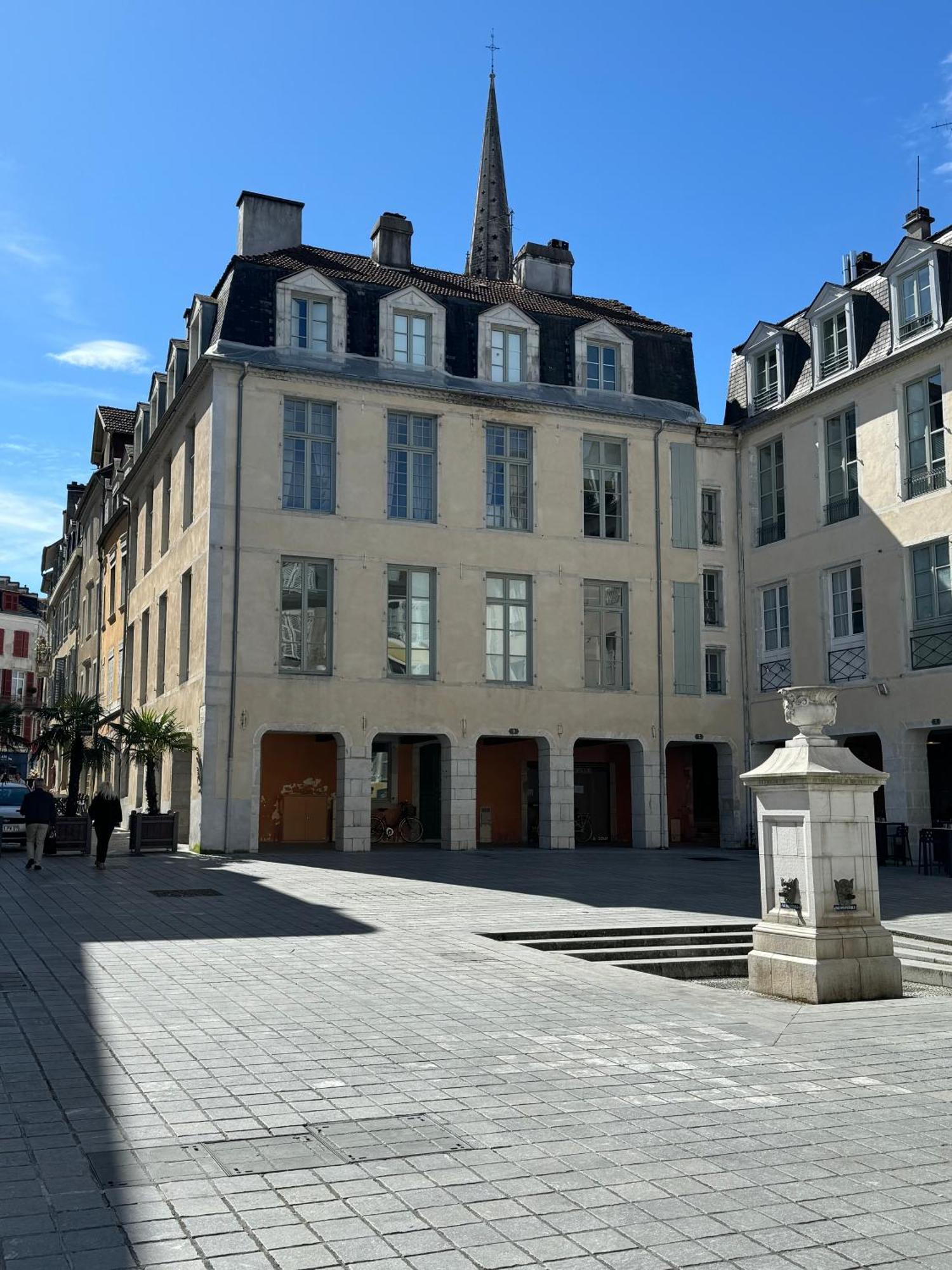Wonderhost, Les Volumes De Margot En Hypercentre Apartment Pau